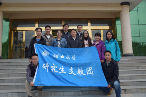 共青團中央書記處書記傅振邦與我校研究生支教隊員合影