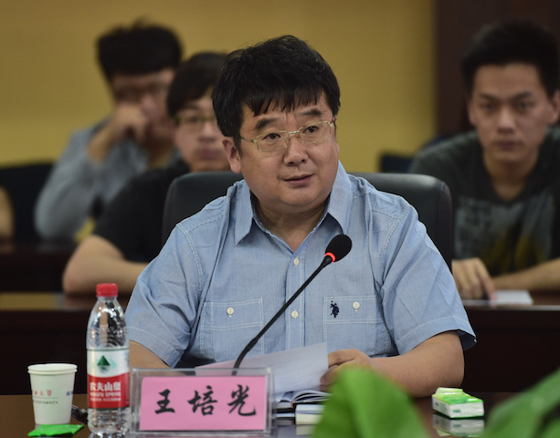 3、王培光常委宣讀河北大學委員會關于學習貫徹趙克志書記回信精神的實施意見