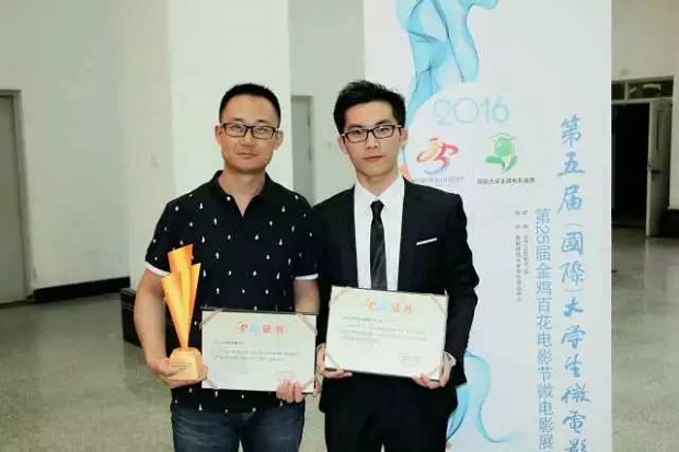 我校獲獎代表谷雨老師與學生羅仁勇合照